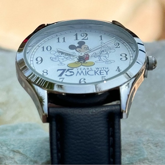 A Collectible Commemorative 75th Anniversary of the Creation of Mickey Watch - Picture 4 of 15